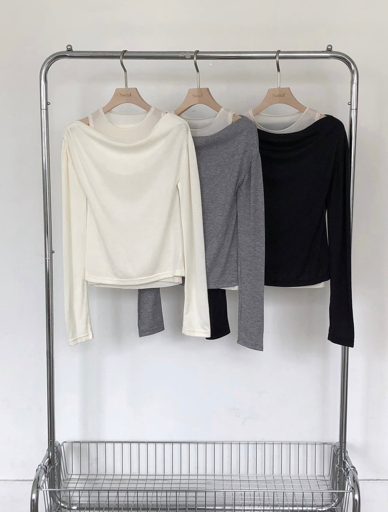 Hug Off-Shoulder Tee