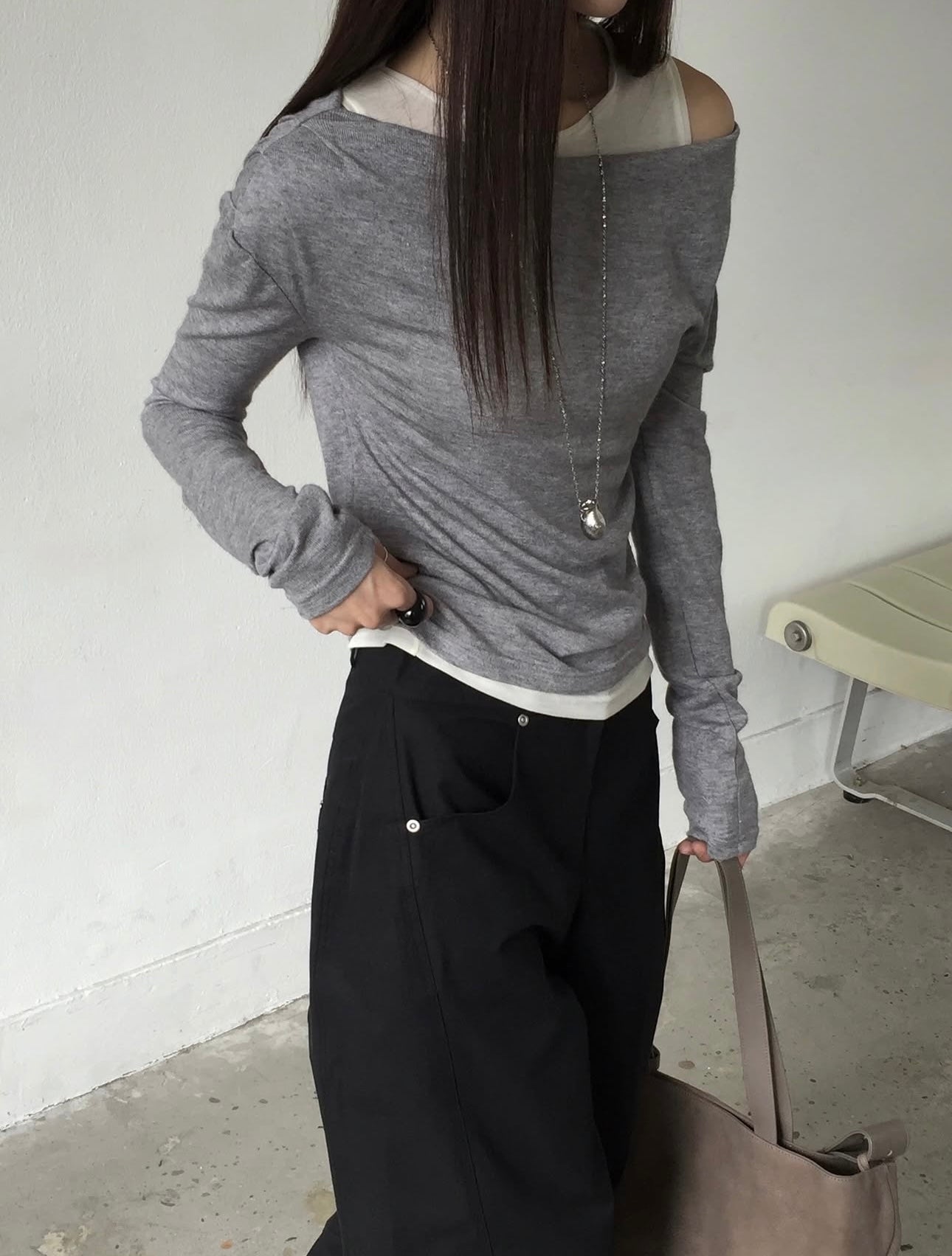 Hug Off-Shoulder Tee