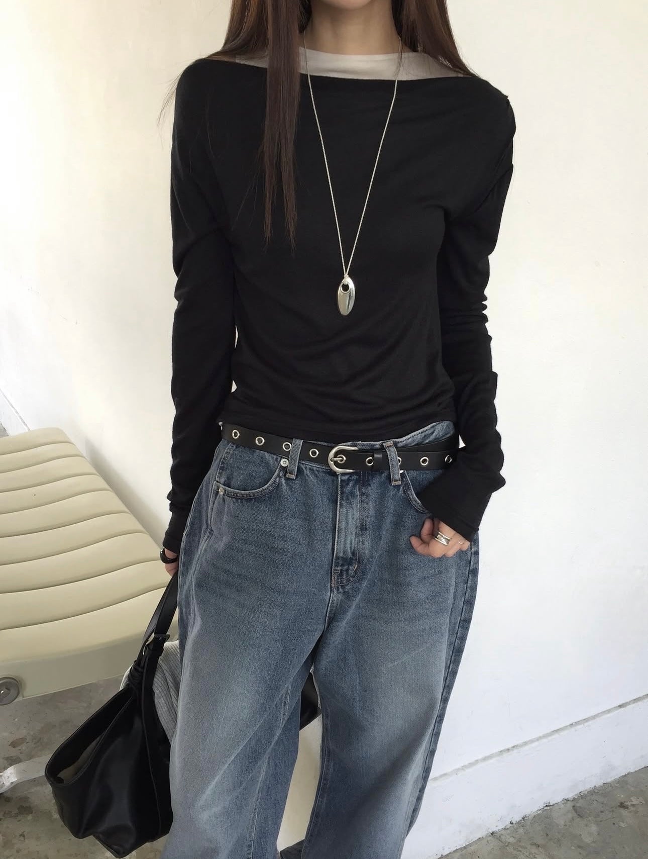 Hug Off-Shoulder Tee