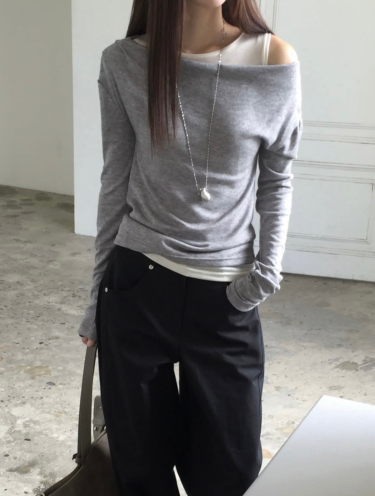 Hug Off-Shoulder Tee