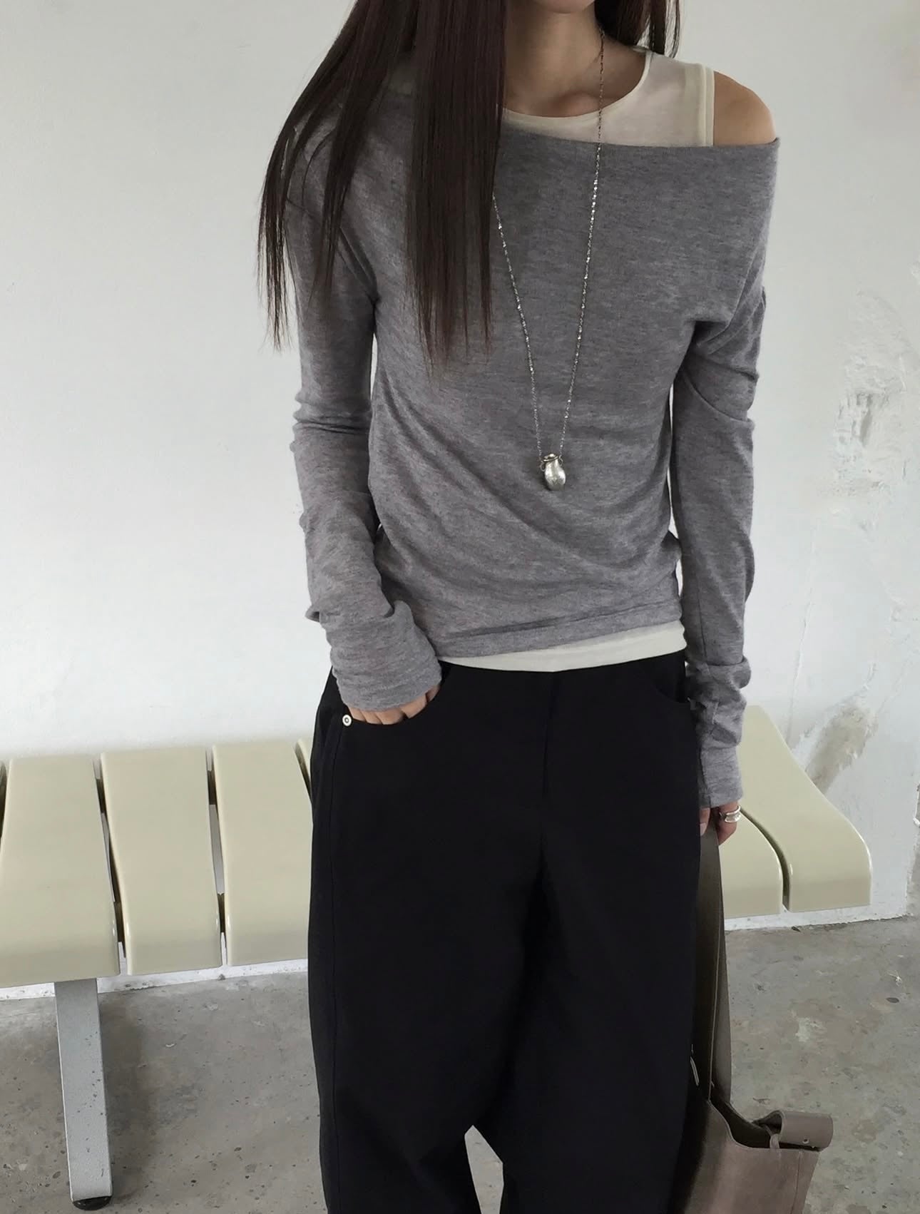 Hug Off-Shoulder Tee