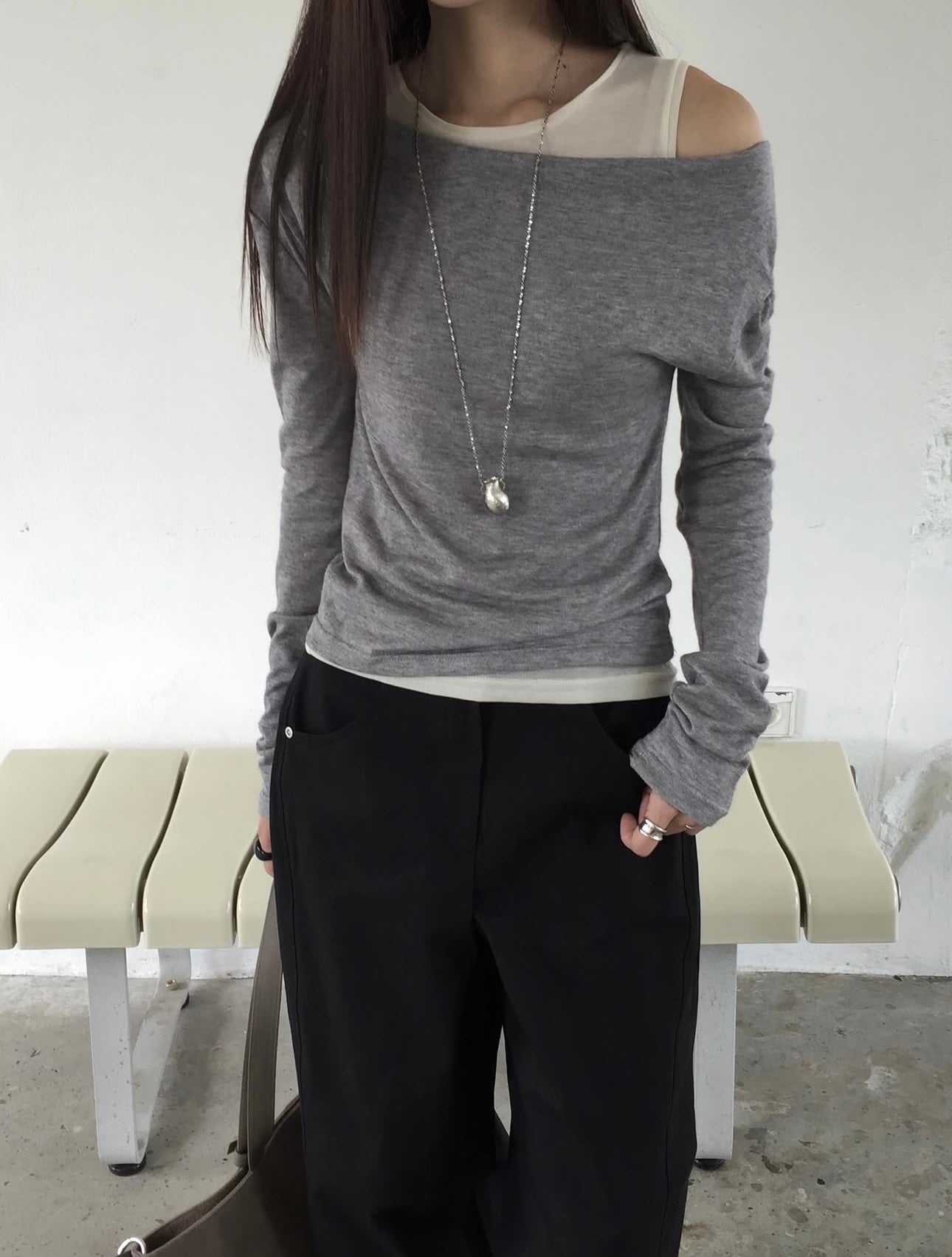 Hug Off-Shoulder Tee