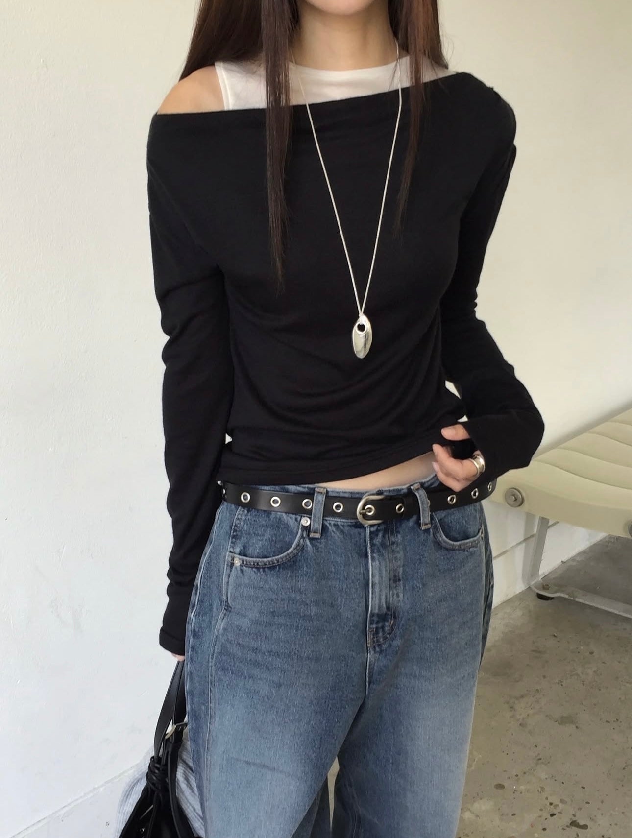 Hug Off-Shoulder Tee