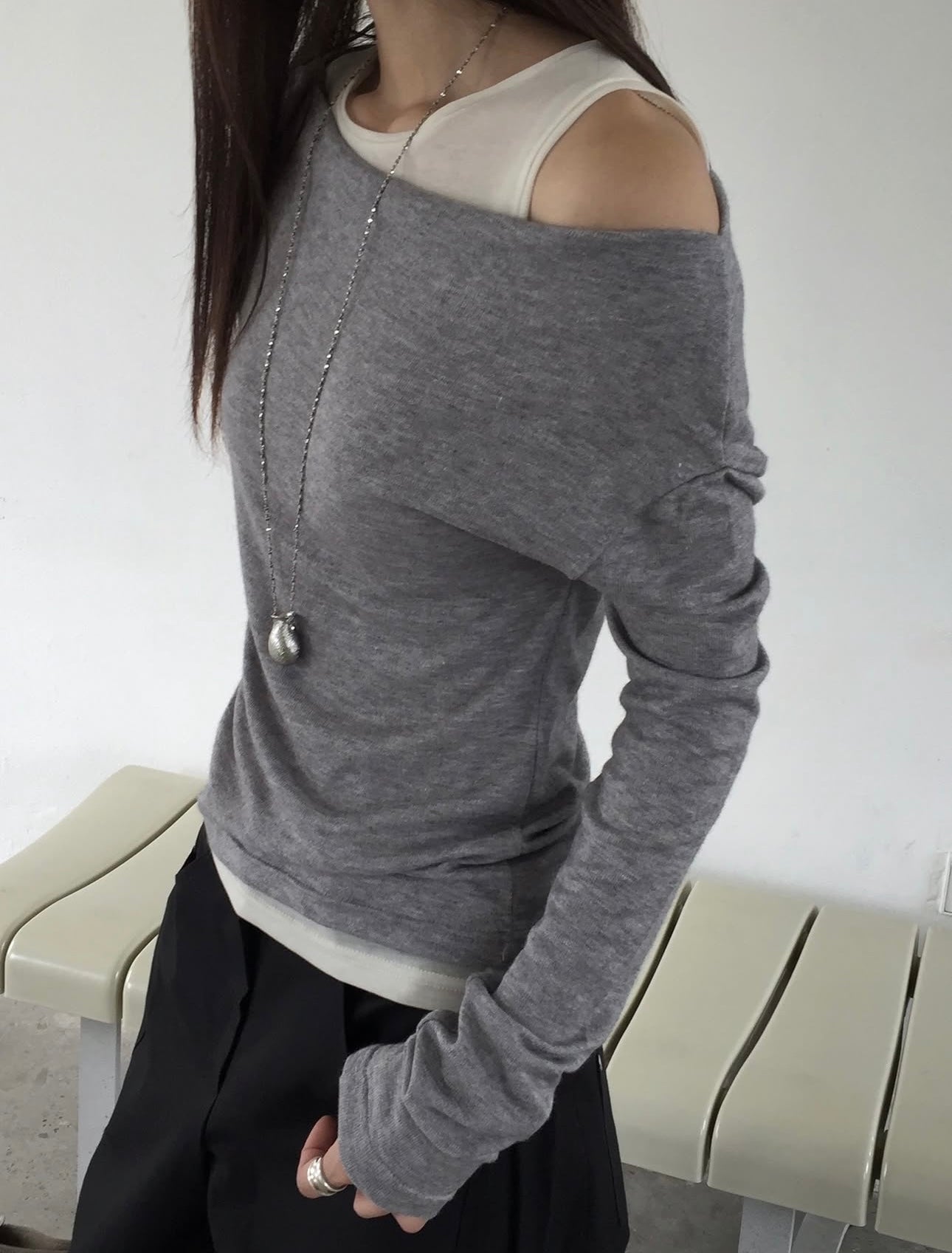 Hug Off-Shoulder Tee